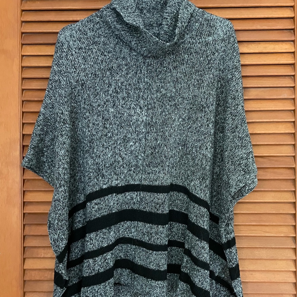 Black and gray sweater